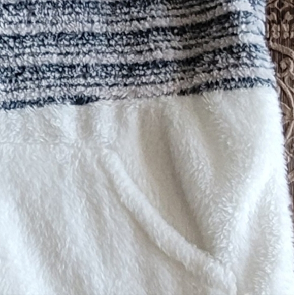 NWOT Blue and White Striped Sweater Size Small - Picture 2 of 5